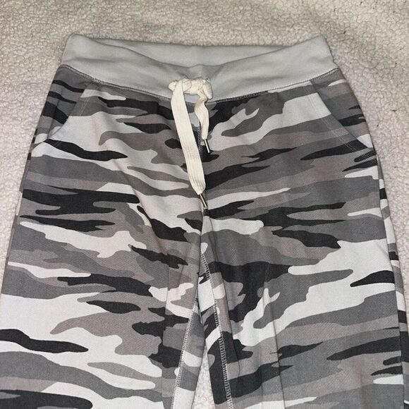 Aerie Women’s Gray Camouflage Jogger Sweatpants Size Medium - Picture 2 of 10
